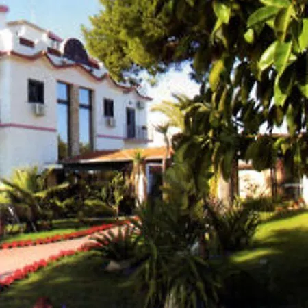 Hotel Dei Cesari 3*
